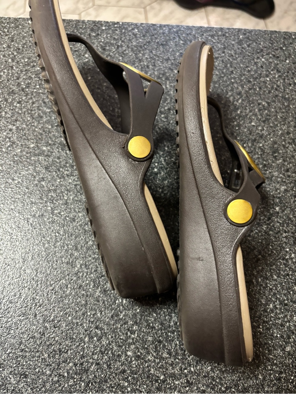 CROCS Women’s Brown Thong Sandal with Gold Ring - Picture 3 of 3